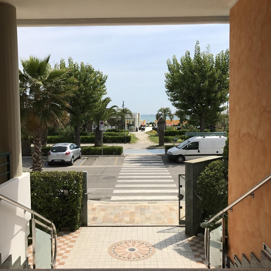 Hotel Atlas Альба-Адриатика Экстерьер фото