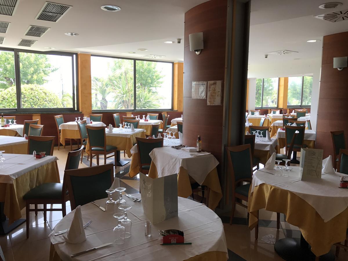 Hotel Atlas Альба-Адриатика Экстерьер фото