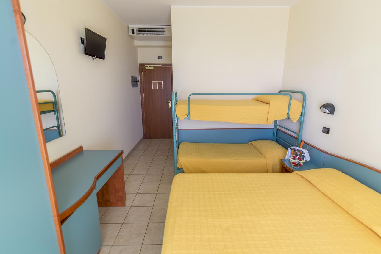 Hotel Atlas Альба-Адриатика Экстерьер фото